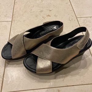 Euc Mephisto Petra size 35 (US 5) gold wedge sandal